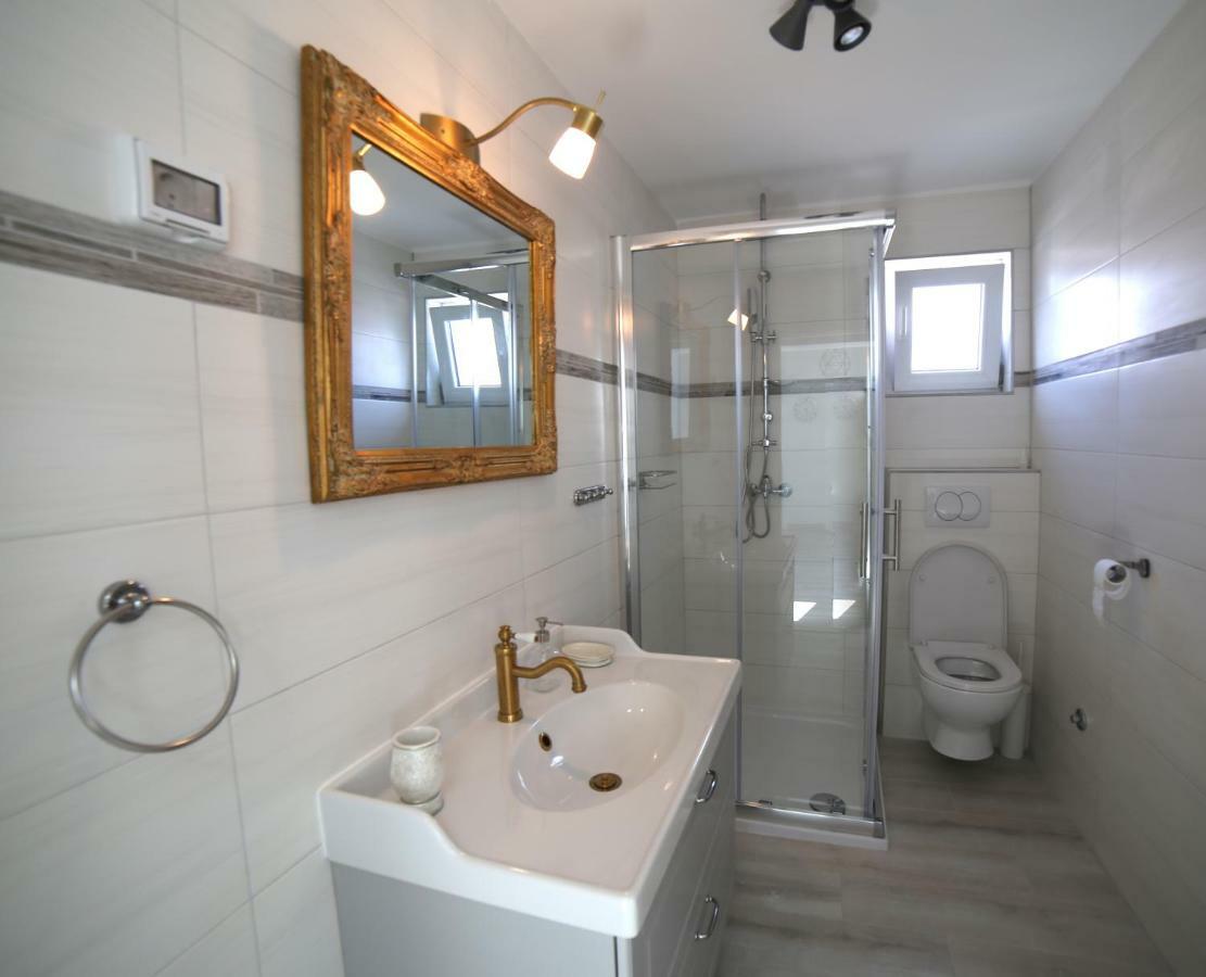 Sweet With Free Private Parking Apartment