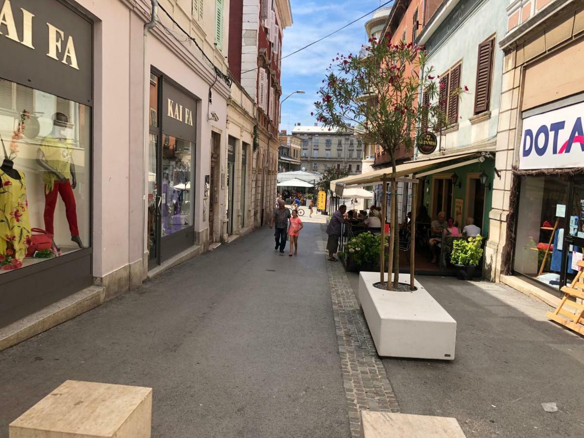 Sweet With Free Private Parking Apartment Pula