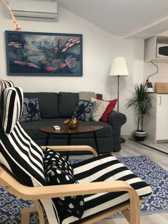 Sweet With Free Private Parking Apartment
