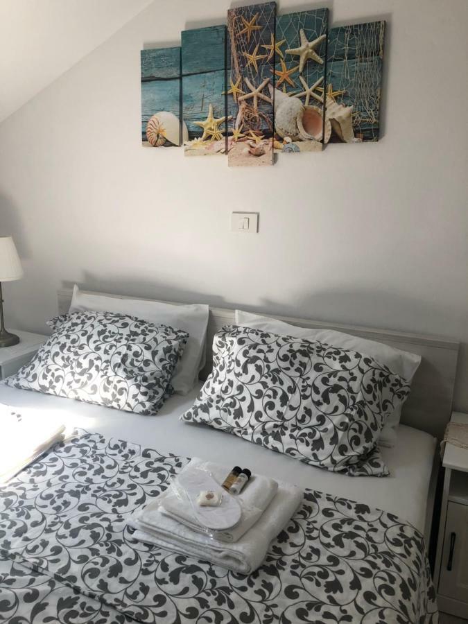 Sweet With Free Private Parking Apartment Pula