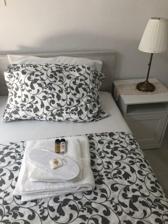 Sweet With Free Private Parking Apartmán